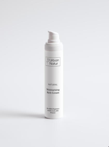 Crema hidratante nutritiva Urban Natur. Fórmula rica en ingredientes naturales y antioxidantes, ideal para piel seca y madura. Cosmética natural sin tóxicos que aporta nutrición profunda y elasticidad para una piel suave y luminosa.
