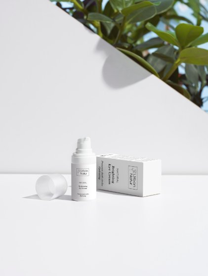 Textura ligera y suave del contorno de ojos con efecto hidratante y anti-fatiga