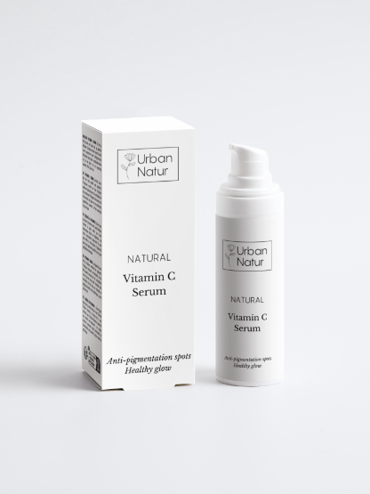 Sérum de vitamina C Urban Natur con envase y caja sobre fondo blanco.