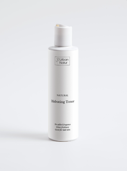 Tónico hidratante Urban Natur. Fórmula refrescante y sin tóxicos con ingredientes naturales, ideal para equilibrar, calmar e hidratar la piel. Cosmética natural de alta calidad para una piel suave, luminosa y revitalizada.